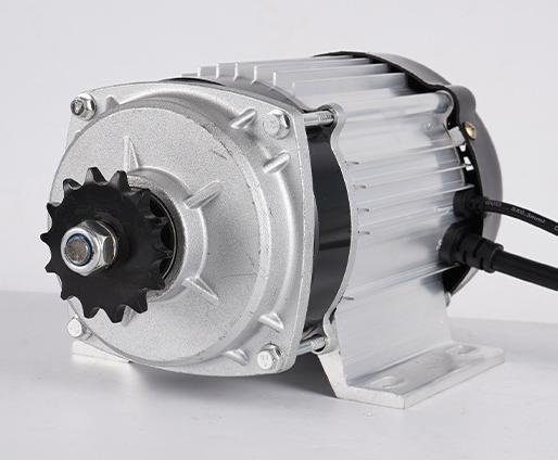 Động cơ trung tâm bốn mắt